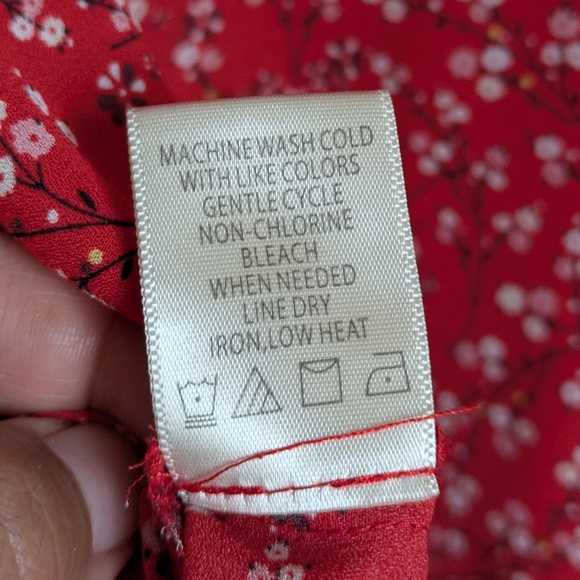 Max Studio Red White Floral Long Sleeve Wrap Style Blouse Large - Picture 14 of 15